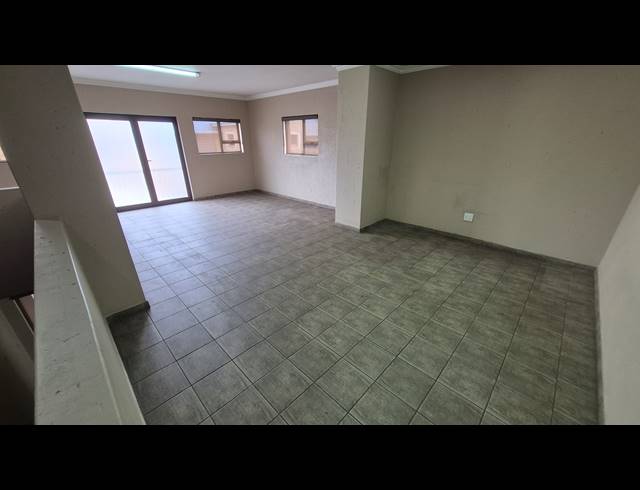 290M² WAREHOUSE FOR SALE IN APEX